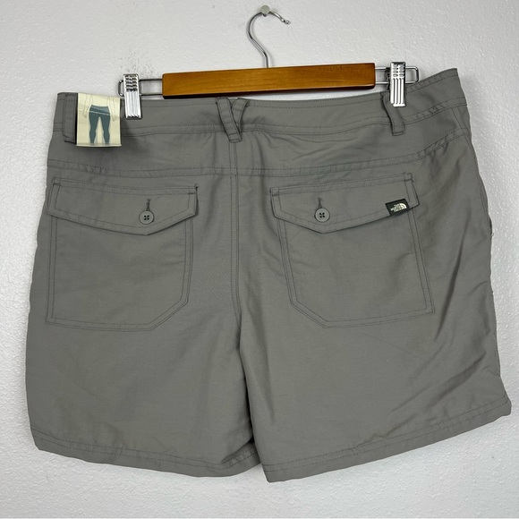 NWT North Face Paramount Raven Shorts - Size 14 - Picture 4 of 8